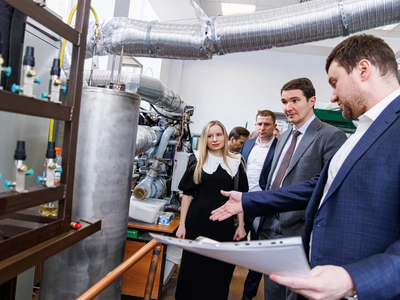 Делегация Минобрнауки посетила холодильную кафедру МГТУ им. Баумана