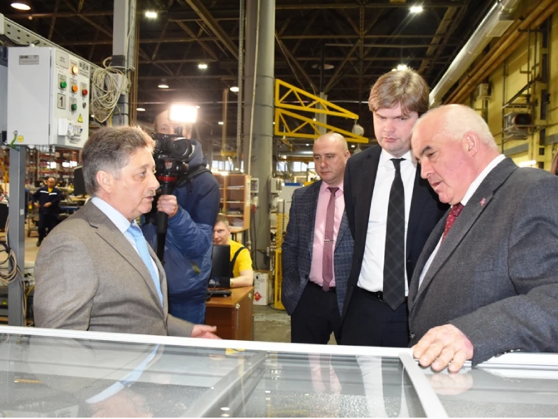 Костромской губернатор с визитом на завод LEVIN